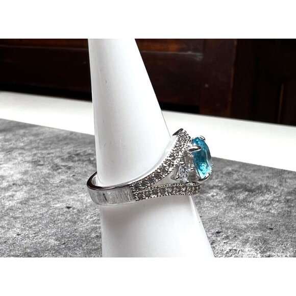 Ring Bomb Party Ring, size 7, blue stone, silver color band - Picture 2 of 6